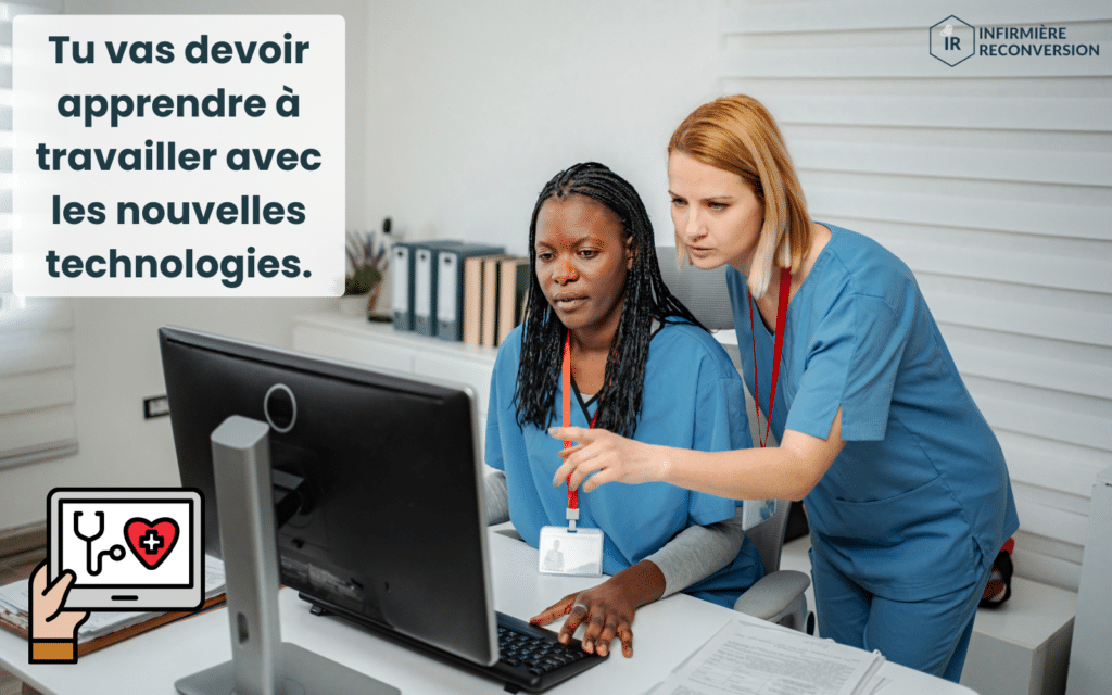 infirmière expliquant les nouvelles technologies à sa collègue